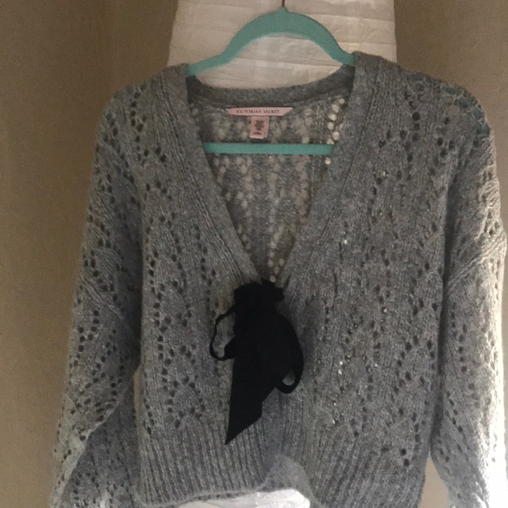🦄🦄 5/25 Victoria’s Secret Sparkly Grey Cardigan